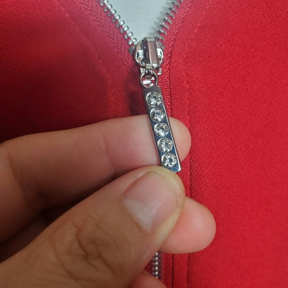 89th and madison Red V Neck top Size Medium - Picture 3 of 7